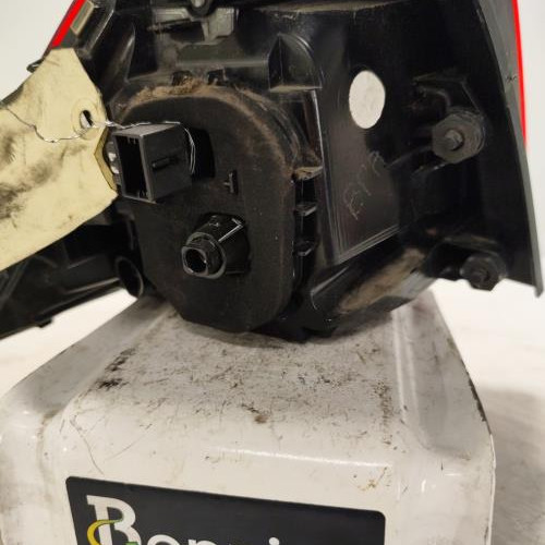 97398848-18853188-b9f1-4105-8a16-cb76de88541b-Piece-Feu-arriere-principal-droit-feux-VOLKSWAGEN-GOLF-7-PHASE-1-8ba4be3d1b08c1f196ee553a92ca423575bed91a5ad7698369c06375ae276e25_m.jpg
