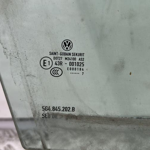 97398897-a07911c4-d176-46cf-a4ad-216894dbc21c-Piece-Vitre-avant-droit-5G4845202B-VOLKSWAGEN-GOLF-7-PHASE-1-12cc7fb1f28ebb907844281de8e134b98b8fc8c5776d8fb1baf5afaaae764f22_m.jpg