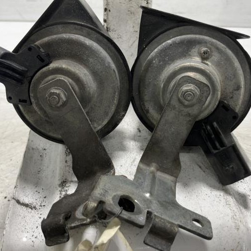 97401357-7f465e01-9000-44d2-bd60-d5961c9ea1c9-Klaxon-3C0951221F-VOLKSWAGEN-GOLF-7-PHASE-1-621587ddfa4094611c91bc30804d185528b70f530d92d3e8bcc8dd4430f48009_m.jpg