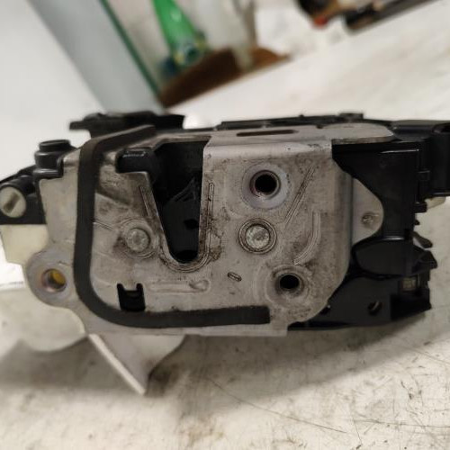 97401371-6cc5a212-419e-493d-a571-c319b7246052-Piece-Fermeture-centralisee-arriere-gauche-5K4839015AG-VOLKSWAGEN-GOLF-7-PHASE-1-261f6e010b95984bc7a0e75d10563c79afcb87dd79ad2cfa62cd6cad0af1a107_m.jpg