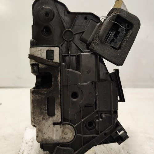 97401373-8c223f5e-b901-45a2-9def-ab226bbe284c-Piece-Fermeture-centralisee-avant-gauche-5K1837015J-VOLKSWAGEN-GOLF-7-PHASE-1-c6241abb2d485c465c7f8fc73486fcdee949206869bdd9b93dcd63ffebaa8dd0_m.jpg