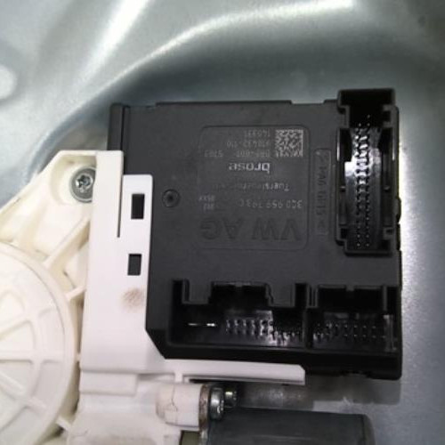 97975846-cc15561a-6ad1-4af2-92e4-569029e30625-Piece-97975846-Leve-vitre-electrique-avant-gauche-5N0837461-VOLKSWAGEN-TIGUAN-1-PHASE-2-20-TDI-16V-TURBO-a876d1bdcec1a1d7093660b68189305773205d6523ec61f53ba6a47138dfa021_m.jpg