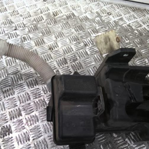 97976436-c11128cc-a645-47e1-b3f9-cb67793b9fc5-Piece-97976436-Vase-de-lave-glace-5N0955453G-VOLKSWAGEN-TIGUAN-1-PHASE-2-20-TDI-16V-TURBO-3a4f222a38ba40917c1da36ade9b6b0bd60028cf7e6888a3c84da14309b1c872_m.jpg