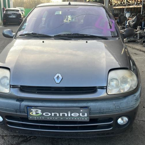 Vehicule-RENAULT-CLIO%25202%2520PHASE%25201-2000-b4007b86d1784b59bee89a2284b3ab6d349080410ab4b82c825dc086e4a68924_m.jpg