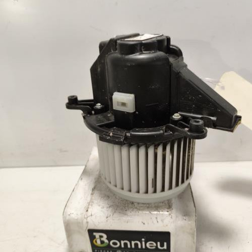 98908267-4e25c33f-db4e-438f-ac67-03f8f66d4253-Piece-Ventilateur-chauffage-9849717080-PEUGEOT-EXPERT-4-4a86179edf5ca30af3a42dbc9b0c791f12ec5f612c95169465257bbbe1d74877_m.jpg