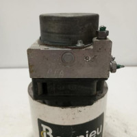 98911764-34684f9d-217c-4bfa-be99-beca493a7065-Piece-Bloc-ABS-freins-anti-blocage-7701067590-RENAULT-MEGANE-2-PHASE-2-54b8d4ff419947c3c69174e75b0eba1f12b58d1c6ea8e67bdd240be35a1a7f40_m.jpg