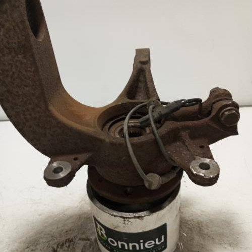 98911777-88053107-9854-46ad-8e9e-fbb16eb52a36-Piece-Moyeu-avant-droit-8200308650-RENAULT-MEGANE-2-PHASE-2-28400200583fa5e96283e0e72ba1092c744537fad0f47c42817583ca35d79595_m.jpg