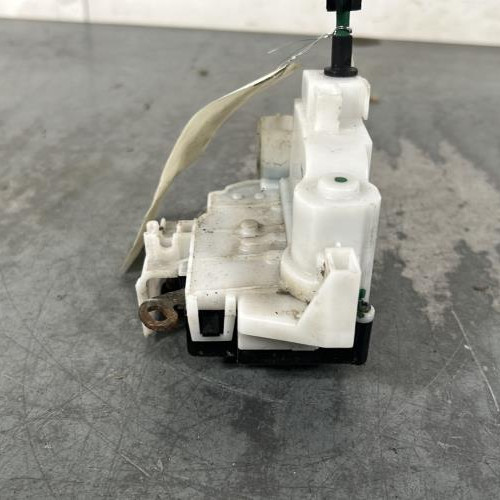 99078780-c18f1370-61d2-40d6-8347-fc9e7fef9636-Piece-Fermeture-centralisee-avant-droit-50513051-ALFA-ROMEO-159-1632011f7ed1680e32632b6790660cca094925c01c9db8f2fc96c21eb44997d7_m.jpg