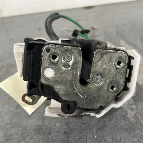 99078780-98a2ed66-827e-44bb-8ea9-9f730a927d83-Piece-Fermeture-centralisee-avant-droit-50513051-ALFA-ROMEO-159-88e3d4437c10bb1b27e33d867c8af39c20c2549c2f5cd3e009bbdf74a46b7f13_m.jpg