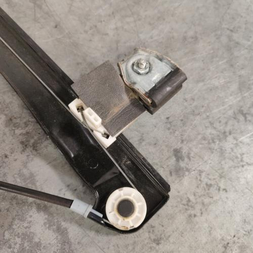 99078788-c053077f-a76c-4ee6-80b4-df66c32e6c0b-Piece-Leve-vitre-electrique-avant-droit-71740121-ALFA-ROMEO-159-2972c2f30901b17604ad735cac15c64a9569f94391b701182ed0c16114f857b6_m.jpg