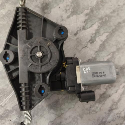 99078788-01c83b1a-0f14-4b4f-bdcf-fdf368b9d93a-Piece-Leve-vitre-electrique-avant-droit-71740121-ALFA-ROMEO-159-de3cad4151e4a6751d22c9a5ae7c12f7f2f2bc7ea4c68afe8b020b7d28170360_m.jpg