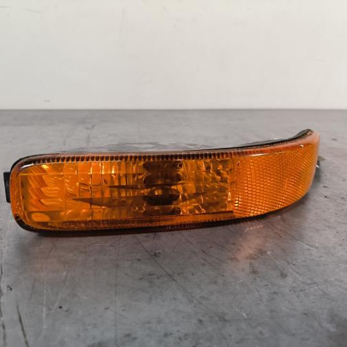 Repetiteur clignotant avant gauche (Feux)