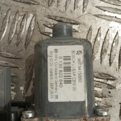 99357957-5055d354-ef4b-432e-a7d6-925976f15d2c-Piece-Leve-vitre-electrique-avant-droit-9222GW-PEUGEOT-RCZ-PHASE-2-COUPE-30ee6d61a5a3ace7d5b41589286c663ecf14ff7f57aa3d160cf3494b3900245a_m.jpg