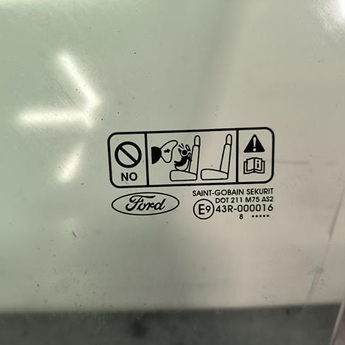 99505536-65075ae5-96d3-4fd5-bd84-759af95d240d-Piece-Vitre-avant-gauche-1342626-FORD-FOCUS-2-PHASE-2-8d20379bbabb35bae98cae85e613af12cd610d37b2b1fc7a85359d9feb20cb68_m.jpg