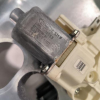 99505771-7ef2ac53-f259-4487-a9c7-7bfca53ff494-Piece-Leve-vitre-electrique-avant-droit-1736144-FORD-FOCUS-2-PHASE-2-7f21d868f5c7a11811f7f6a7439355cbce00d29203fde0cda0447656c7153dbf_m.jpg