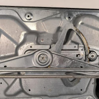 99505771-5fb5ab1e-117e-4ed9-853c-244147f36c09-Piece-Leve-vitre-electrique-avant-droit-1736144-FORD-FOCUS-2-PHASE-2-032fac7787ce340b1ff3e44a2fa77b2900401c0b41694a81d44ac9a99bfb763b_m.jpg