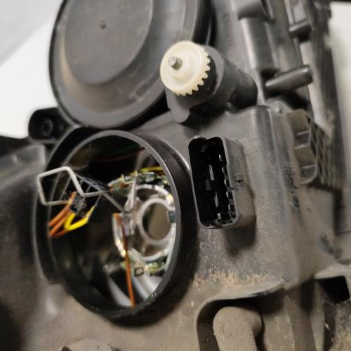 99914135-27bbed27-0ac1-4bb1-b693-eddb324db6ca-Piece-Optique-avant-principal-gauche-feuxphare-7701053979-RENAULT-ESPACE-4-PHASE-1-cc64eff1e05731beaf0c6b2888801eccfc08832348d35be01a0976bae6d1c8b2_m.jpg