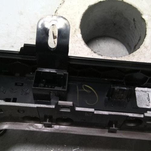 99923385-484d1e5c-cb88-4aab-8067-e2724a408485-Piece-99923385-Bouton-Interrupteur-98261078XU-PEUGEOT-2008-2-15-BLUE-HDI-16V-TURBO-8f0934d5983a3a17d7d5800a2243768ac8037d9fa0f4f7a1aad5a9f46494c97d_m.jpg