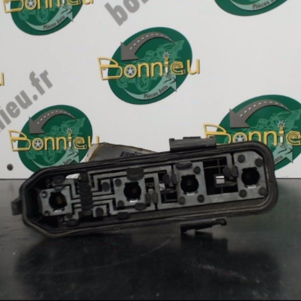Piece-Platine-feu-arriere-gauche-RENAULT-CLIO-II-MTV-Essence-33ab5e52da77f216ea597765c6a70d40dcb96ef870b11615f38d7330bc232b6f.jpg