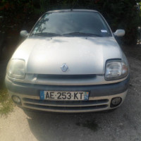Vehicule-RENAULT-CLIO-II-MTV-1-4-2000-3c97f4fd4f8593e4eddd12ccb2d3fd25f7480fb53b10d979e6907d5533eca4e2.JPG