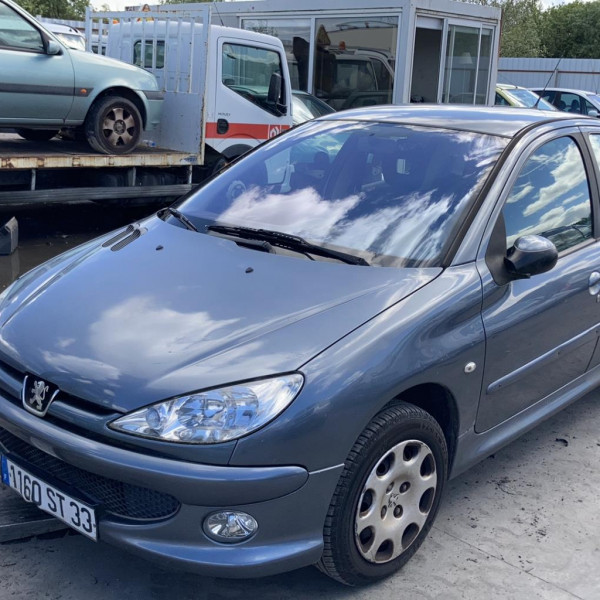 Vehicule-PEUGEOT-206-2006-f7764f9351b7624f9bd90564439d650fae920b4e01fb42deecfeb0267c6588fd.jpg